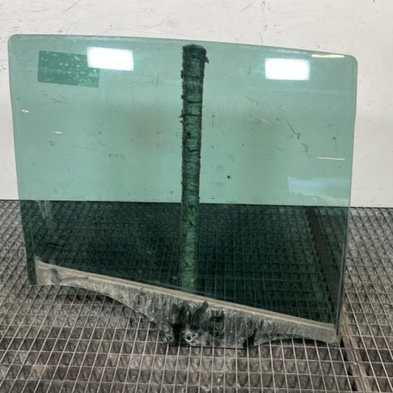 Vitre arriere droit RENAULT CLIO 3 Photo n°1