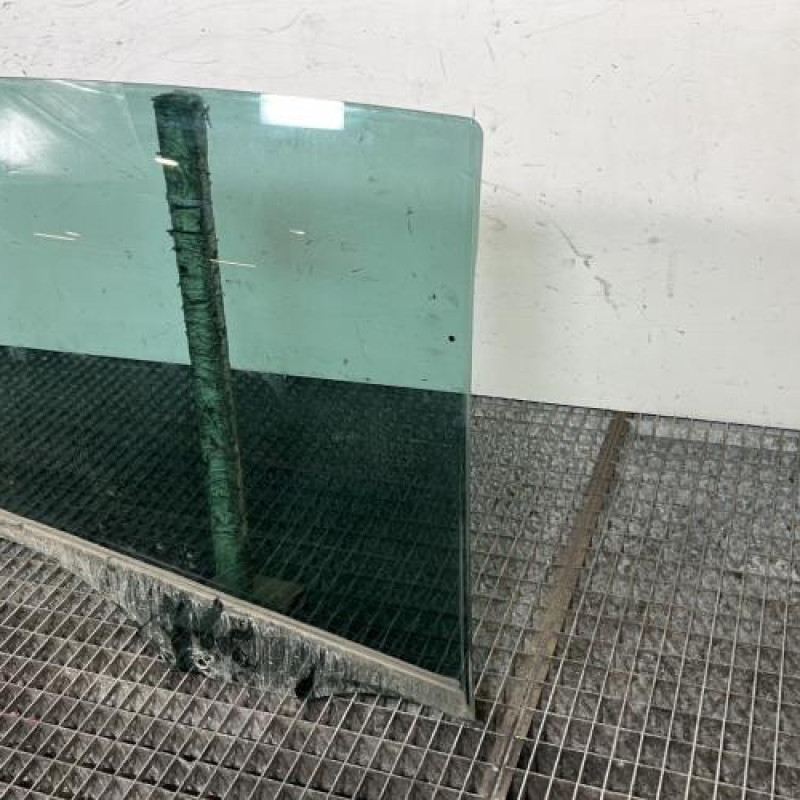 Vitre arriere droit RENAULT CLIO 3 Photo n°2