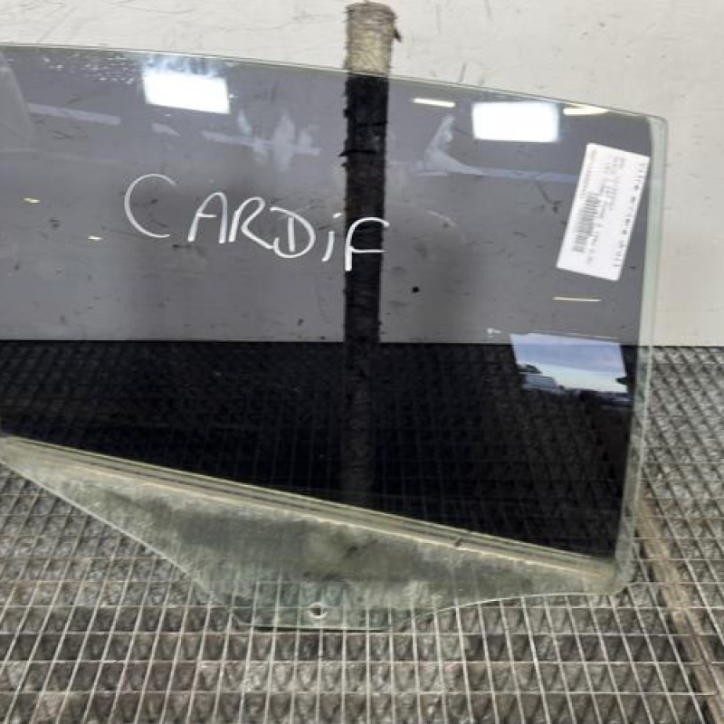 Vitre arriere droit BMW SERIE 1 E87 Photo n°1