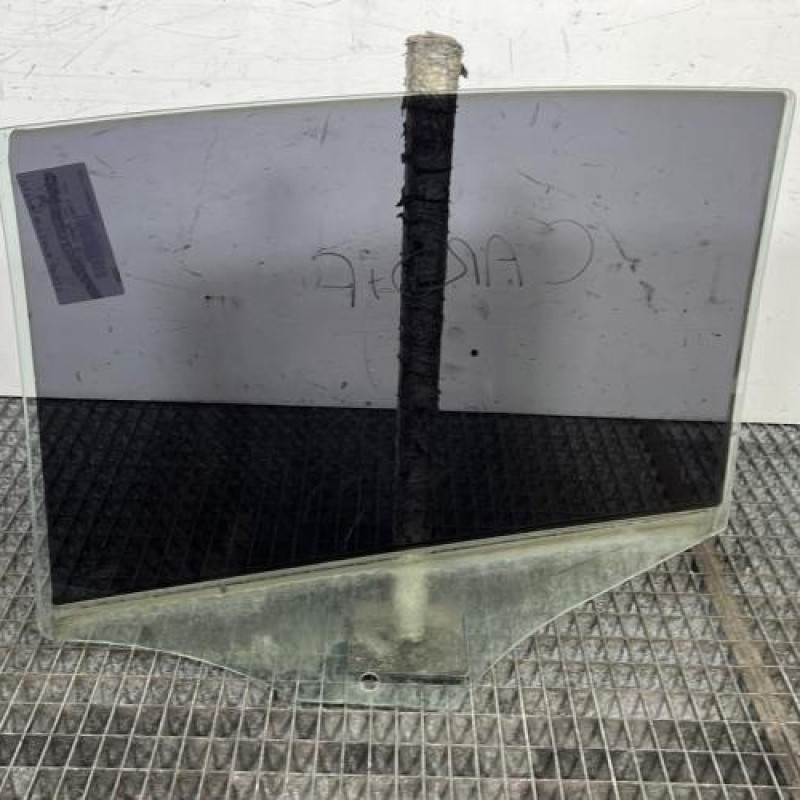 Vitre arriere droit BMW SERIE 1 E87 Photo n°4