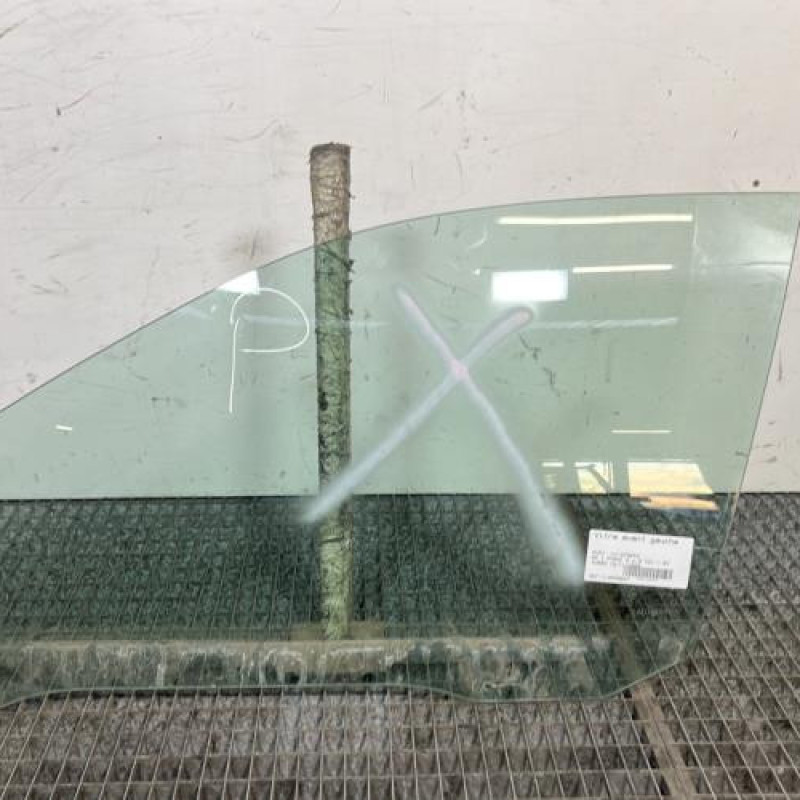 Vitre avant gauche AUDI A4 1 Photo n°1