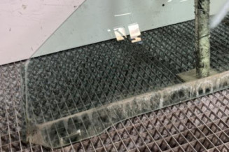 Vitre avant gauche AUDI A4 1