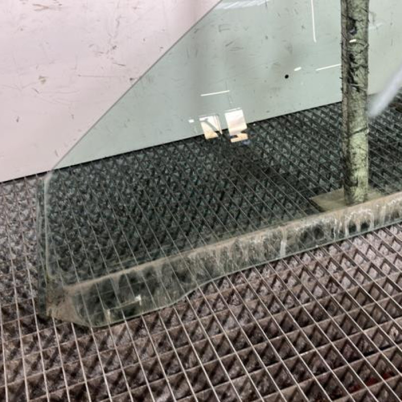 Vitre avant gauche AUDI A4 1 Photo n°2