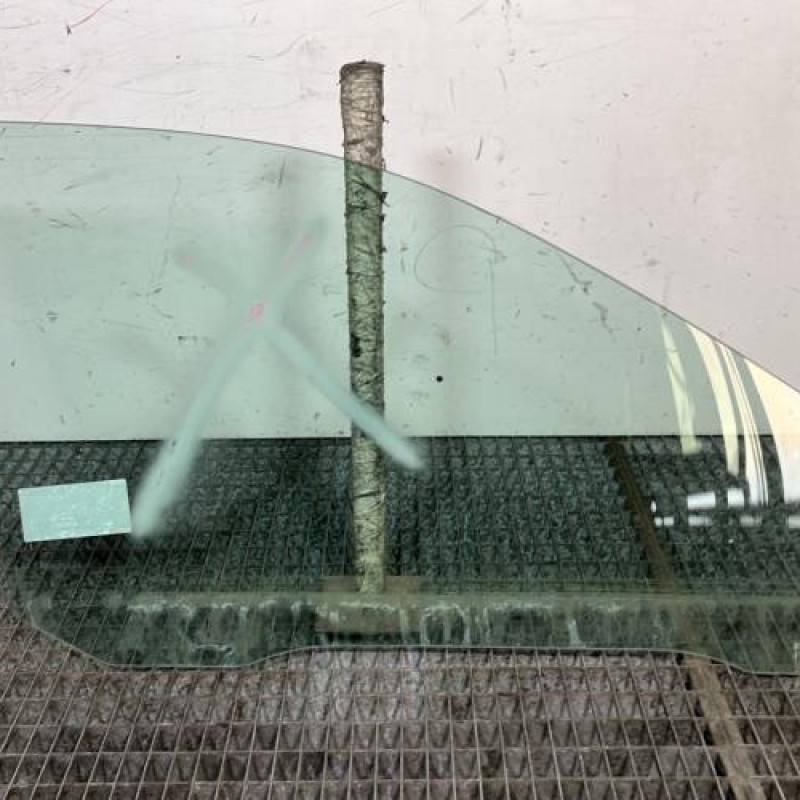 Vitre avant gauche AUDI A4 1 Photo n°4