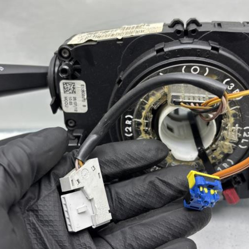 Com (Bloc Contacteur Tournant+Commodo Essuie Glace+Commodo Phare) PEUGEOT 208 1 Photo n°2