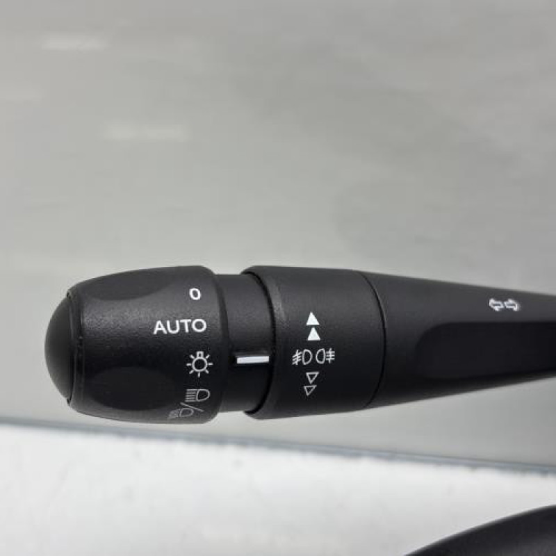 Com (Bloc Contacteur Tournant+Commodo Essuie Glace+Commodo Phare) PEUGEOT 208 1 Photo n°4