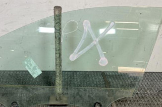 Vitre avant gauche PEUGEOT 308 2 Photo n°1