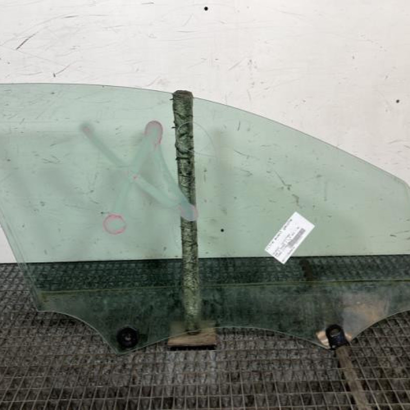 Vitre avant gauche PEUGEOT 308 2 Photo n°4