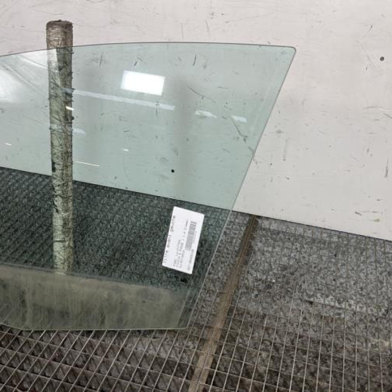 Vitre avant gauche FORD FIESTA 6 Photo n°3