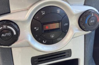 Vitre avant gauche FORD FIESTA 6