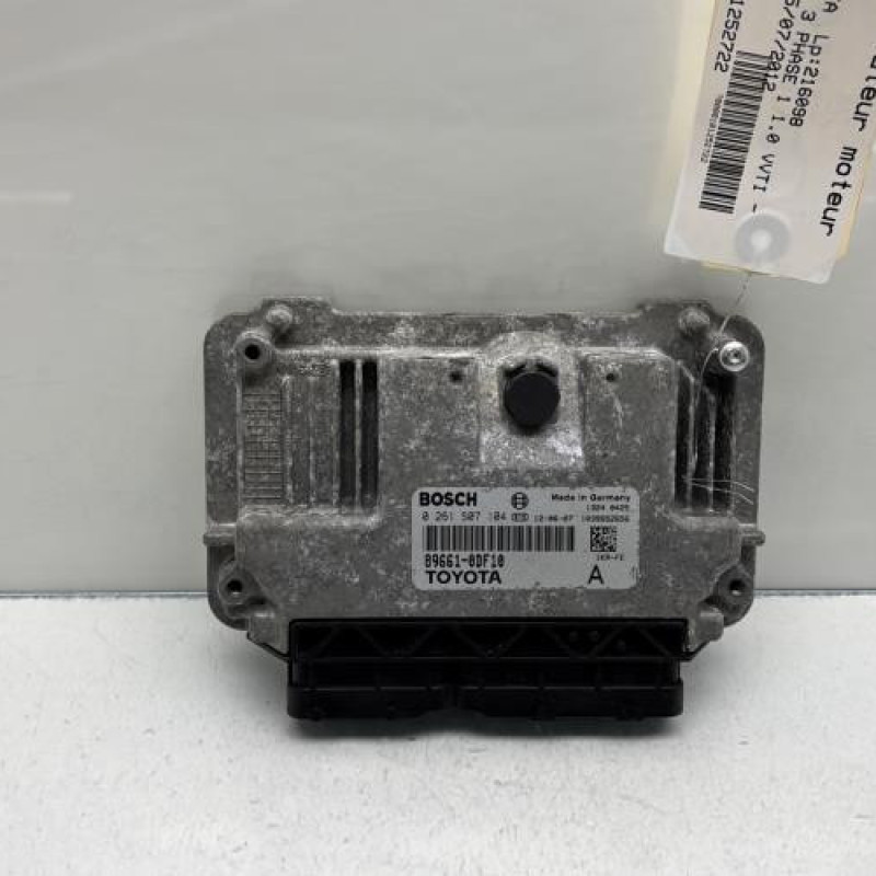 Calculateur moteur TOYOTA YARIS 3 Photo n°1