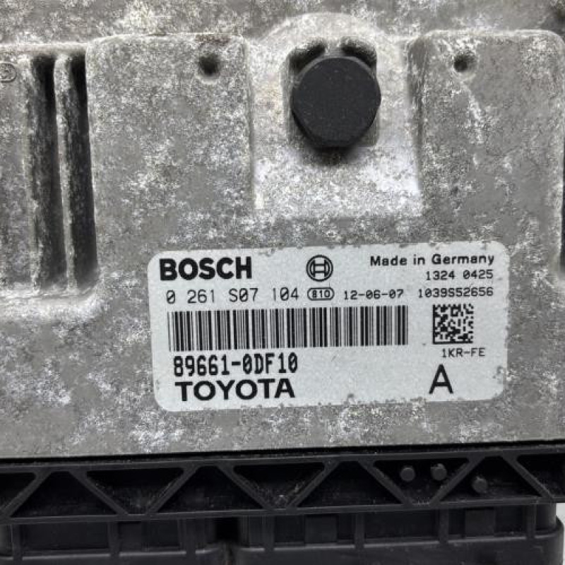 Calculateur moteur TOYOTA YARIS 3 Photo n°2