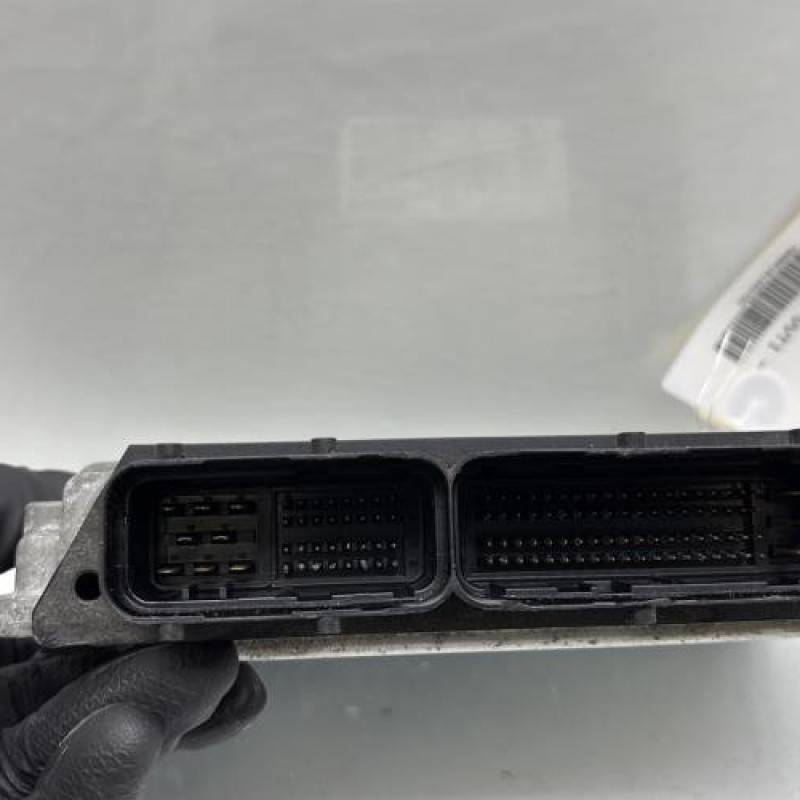 Calculateur moteur TOYOTA YARIS 3 Photo n°3