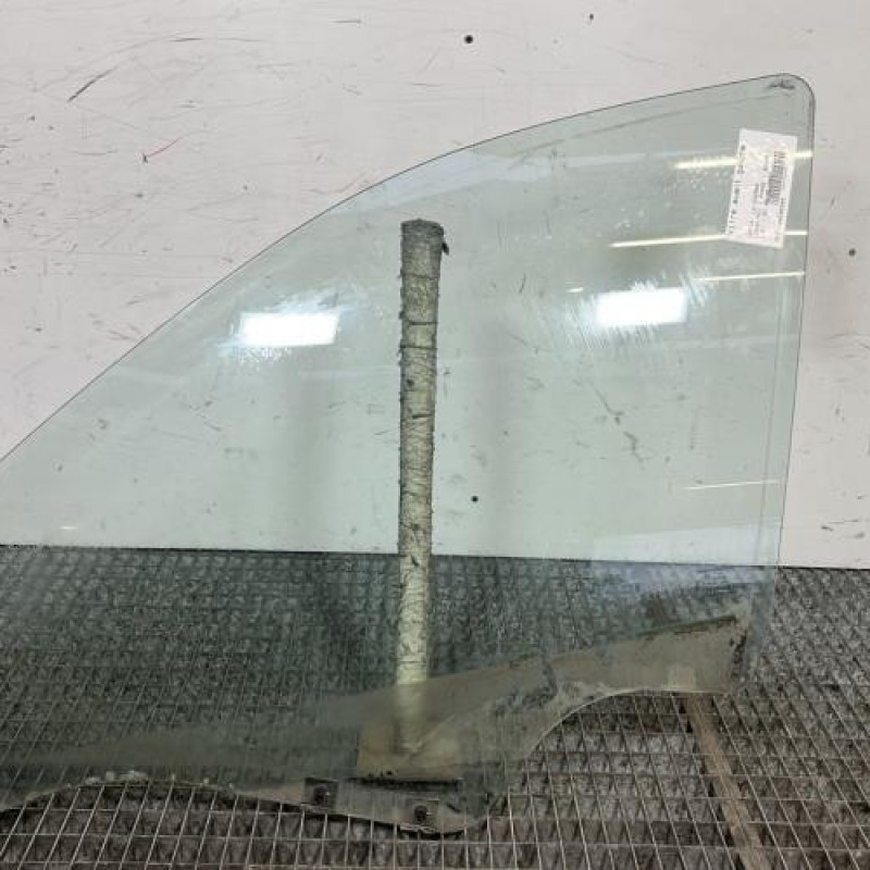 Vitre avant gauche DACIA LOGAN MCV 1 Photo n°1