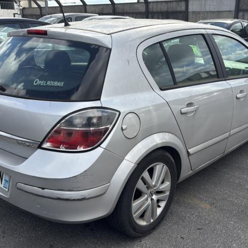 Calculateur moteur OPEL ASTRA H Photo n°7