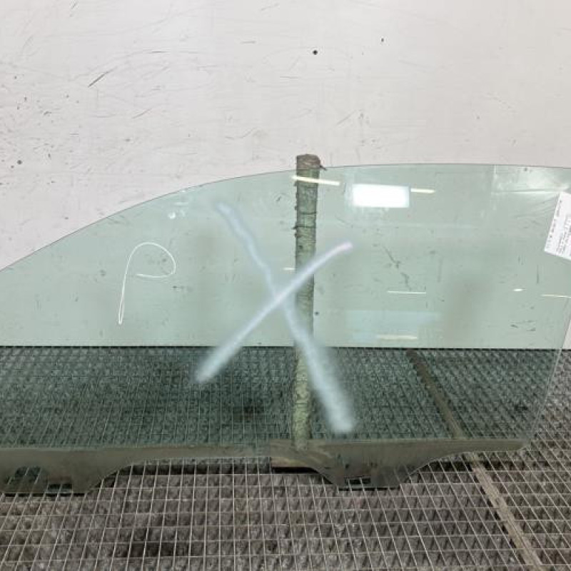 Vitre avant gauche VOLKSWAGEN POLO 4 Photo n°1