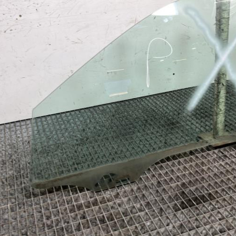 Vitre avant gauche VOLKSWAGEN POLO 4 Photo n°2