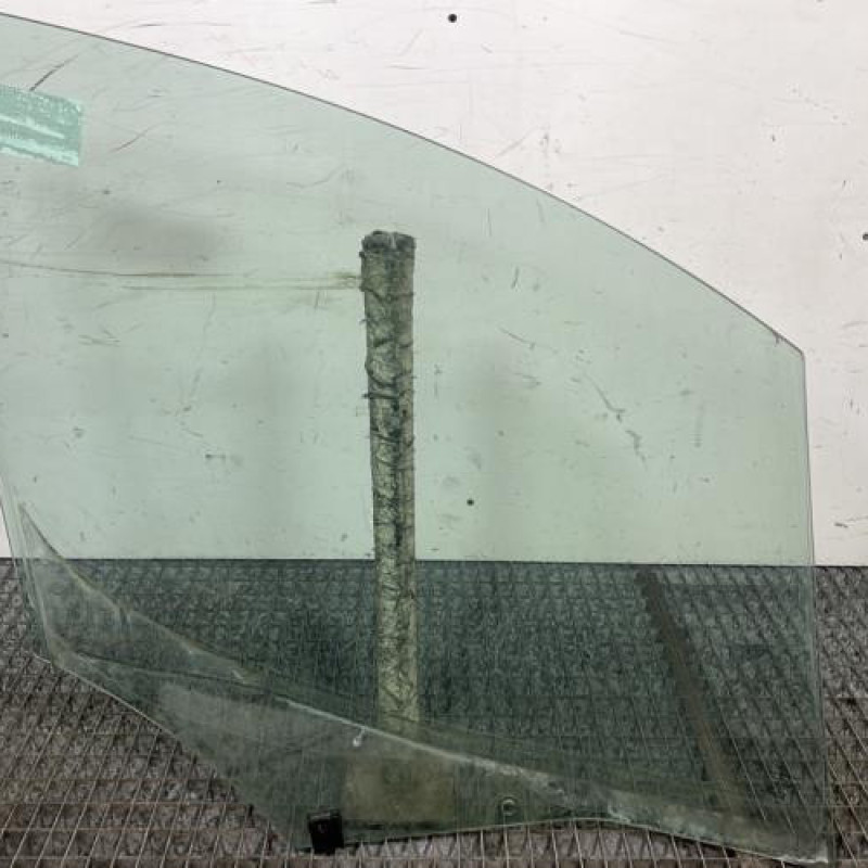 Vitre avant gauche PEUGEOT PARTNER 2 Photo n°4