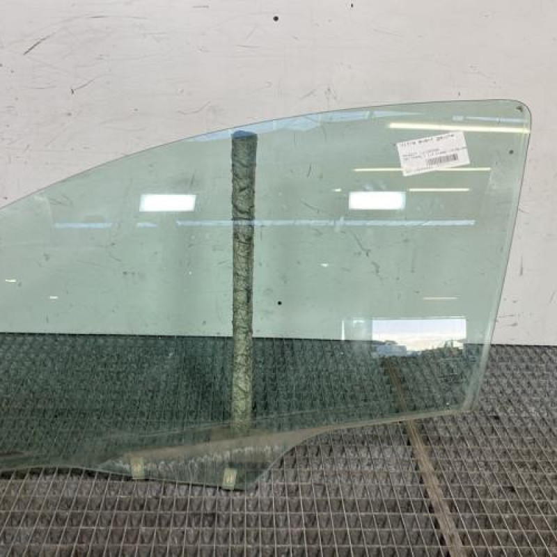 Vitre avant gauche PEUGEOT 207 Photo n°1