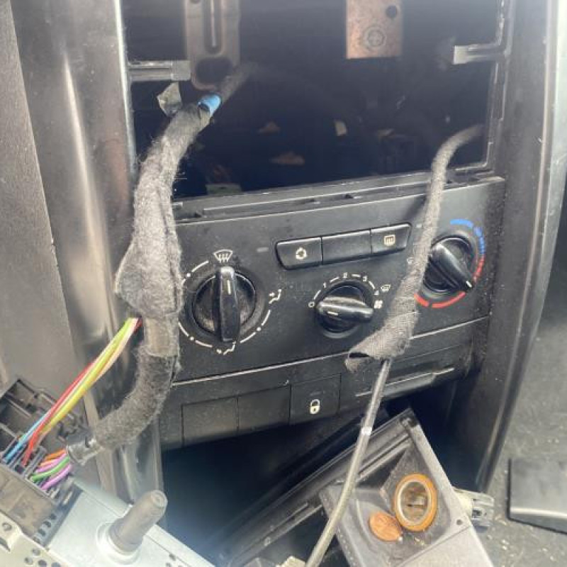 Vitre avant gauche PEUGEOT 207 Photo n°19