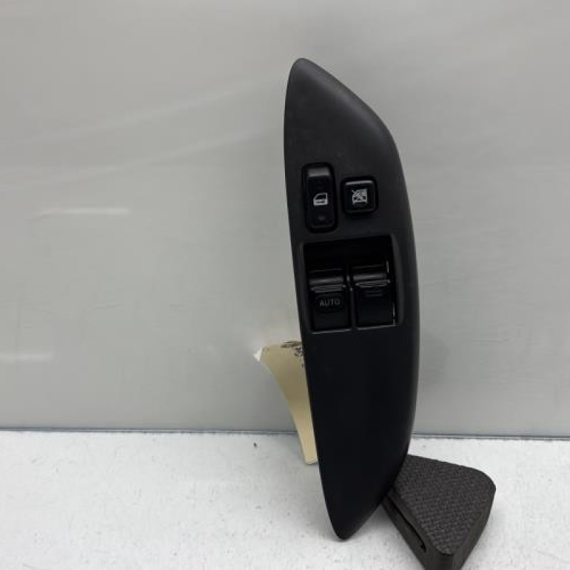 Interrupteur de leve vitre avant gauche TOYOTA YARIS 1 Photo n°1