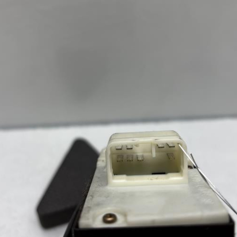 Interrupteur de leve vitre avant gauche TOYOTA YARIS 1 Photo n°4