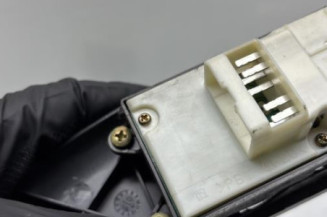 Interrupteur de leve vitre avant gauche TOYOTA YARIS 1