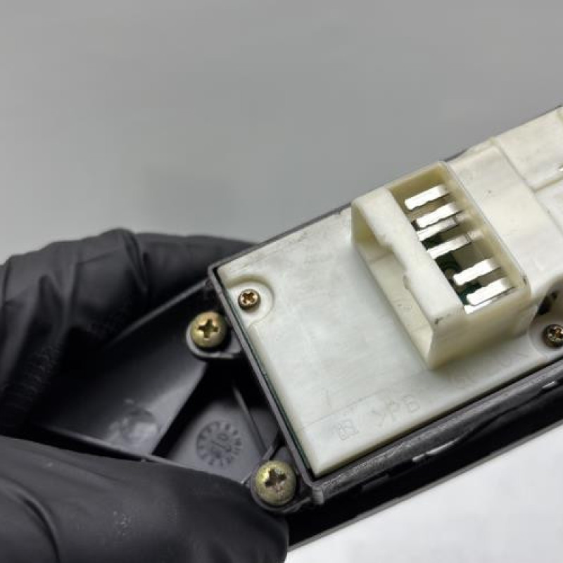 Interrupteur de leve vitre avant gauche TOYOTA YARIS 1 Photo n°6