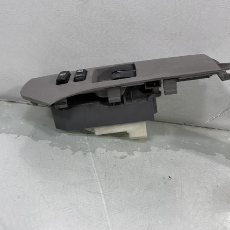 Interrupteur de leve vitre avant gauche TOYOTA YARIS 2 Photo n°2