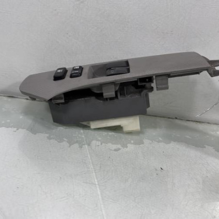 Interrupteur de leve vitre avant gauche TOYOTA YARIS 2