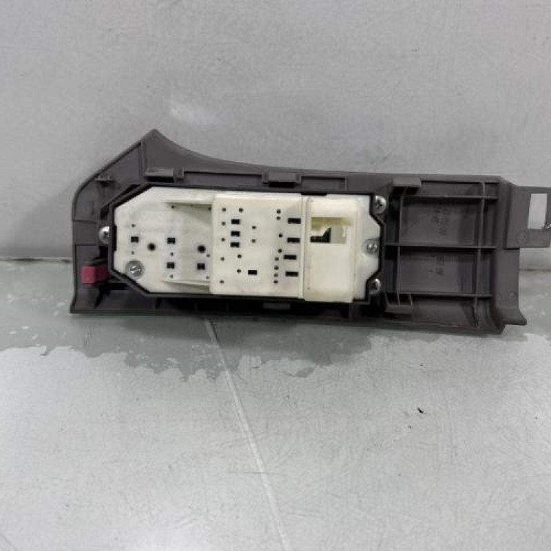 Interrupteur de leve vitre avant gauche TOYOTA YARIS 2 Photo n°4