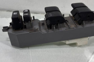 Interrupteur de leve vitre avant gauche TOYOTA AURIS 1