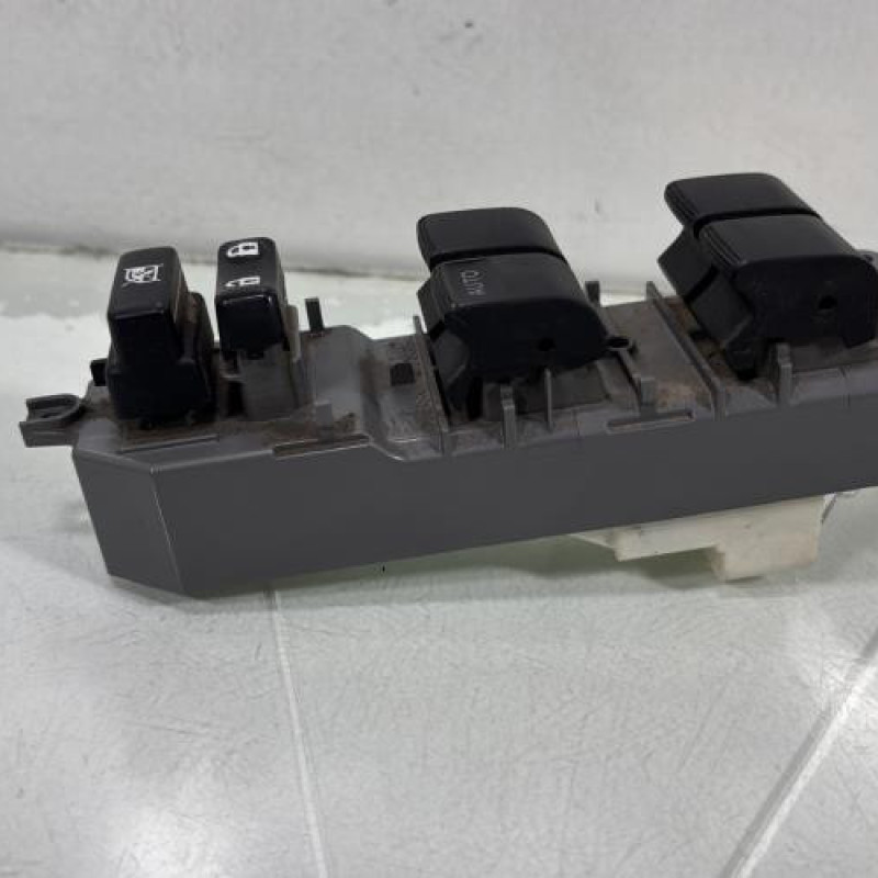 Interrupteur de leve vitre avant gauche TOYOTA AURIS 1 Photo n°3