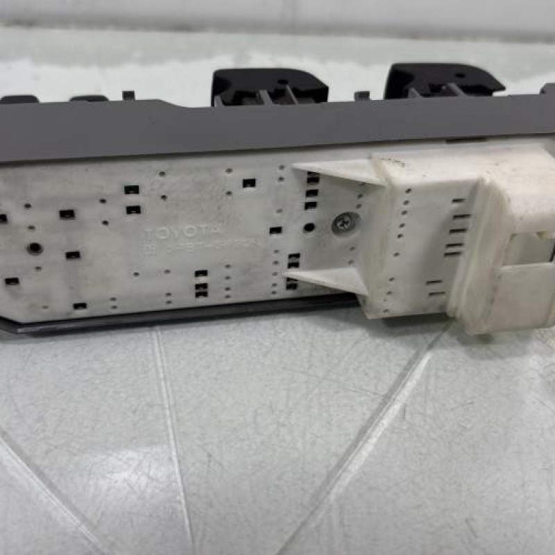 Interrupteur de leve vitre avant gauche TOYOTA AURIS 1 Photo n°4