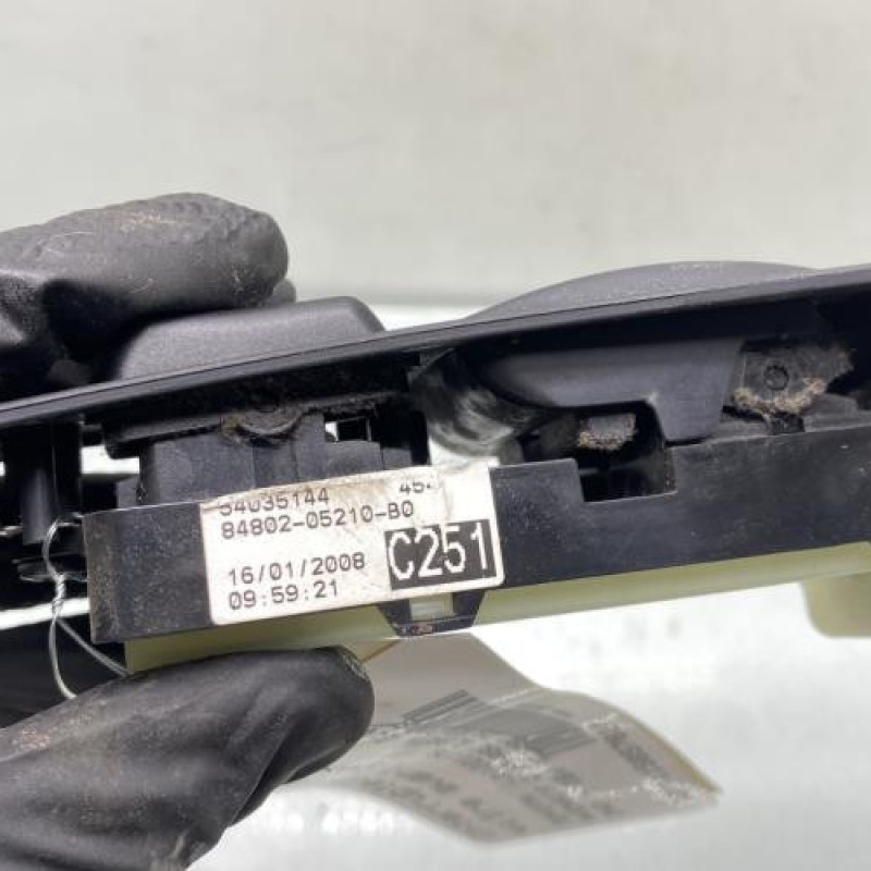 Interrupteur de leve vitre avant gauche TOYOTA AVENSIS 2 Photo n°4