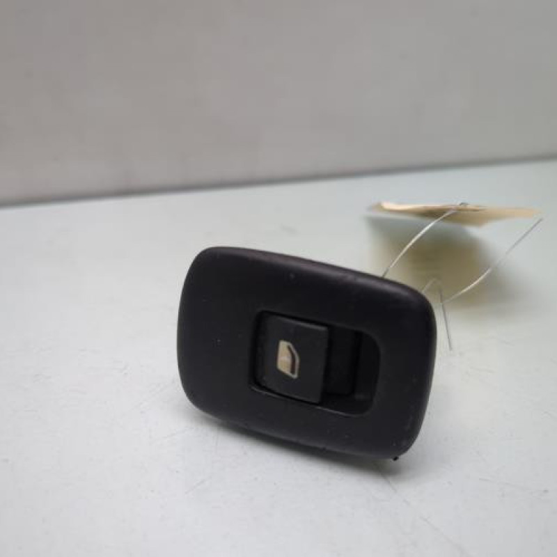 Interrupteur de leve vitre arriere droit PEUGEOT 207 Photo n°1