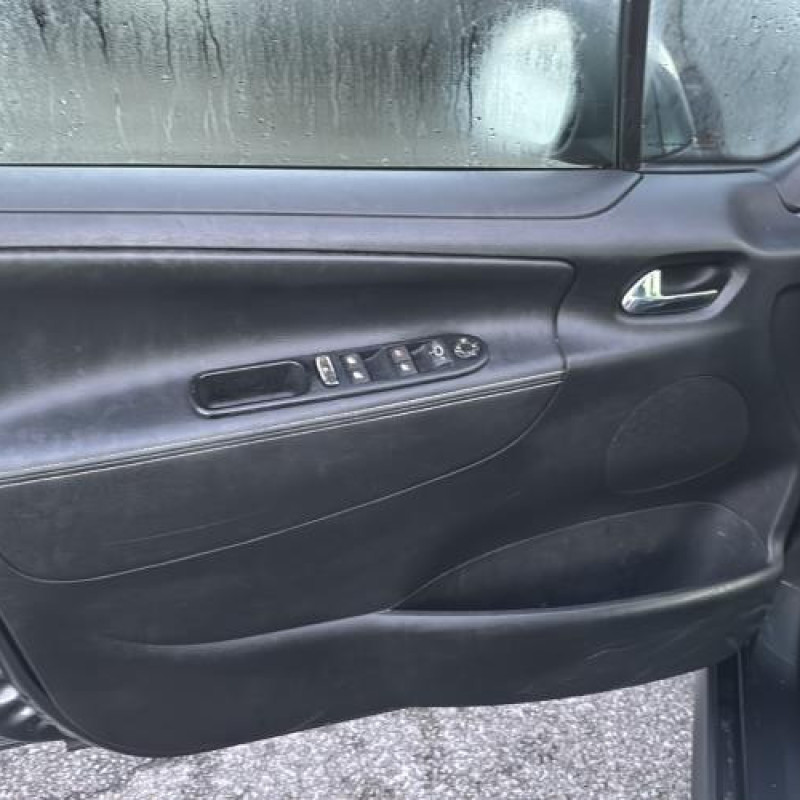 Interrupteur de leve vitre arriere droit PEUGEOT 207 Photo n°14