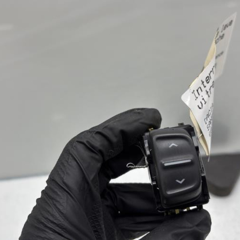 Interrupteur de leve vitre avant gauche DACIA SANDERO 2 Photo n°1