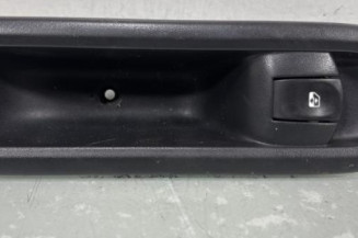 Interrupteur de leve vitre avant droit RENAULT CLIO 3 Photo n°1