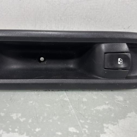 Interrupteur de leve vitre avant droit RENAULT CLIO 3 Photo n°1