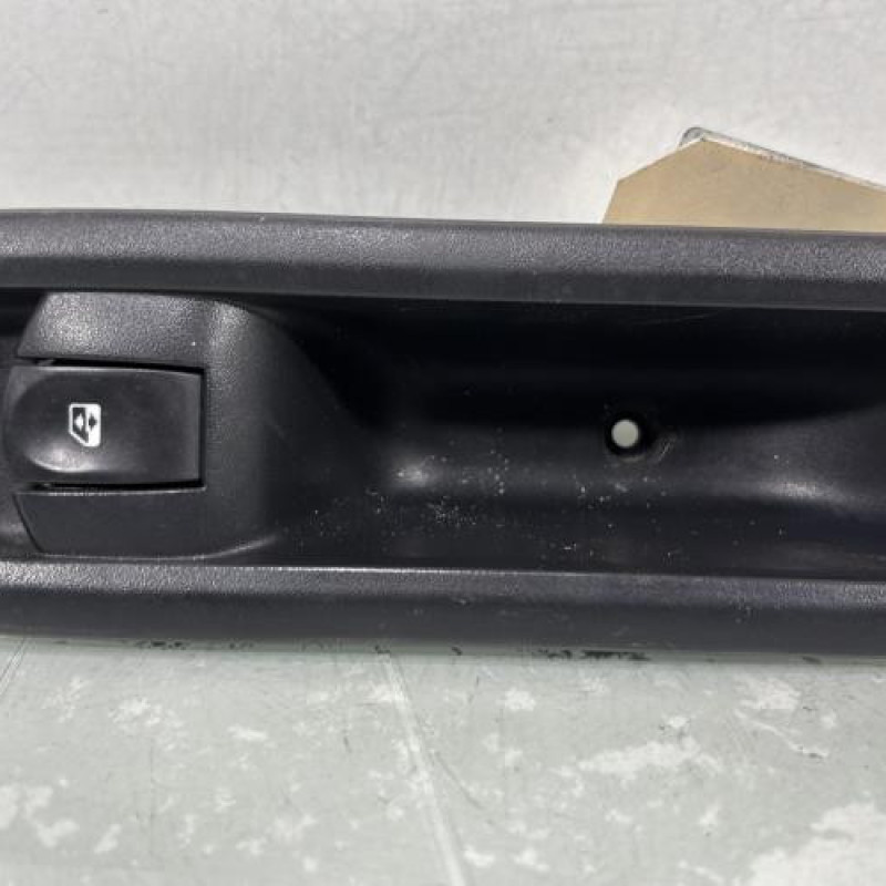 Interrupteur de leve vitre avant droit RENAULT CLIO 3 Photo n°2