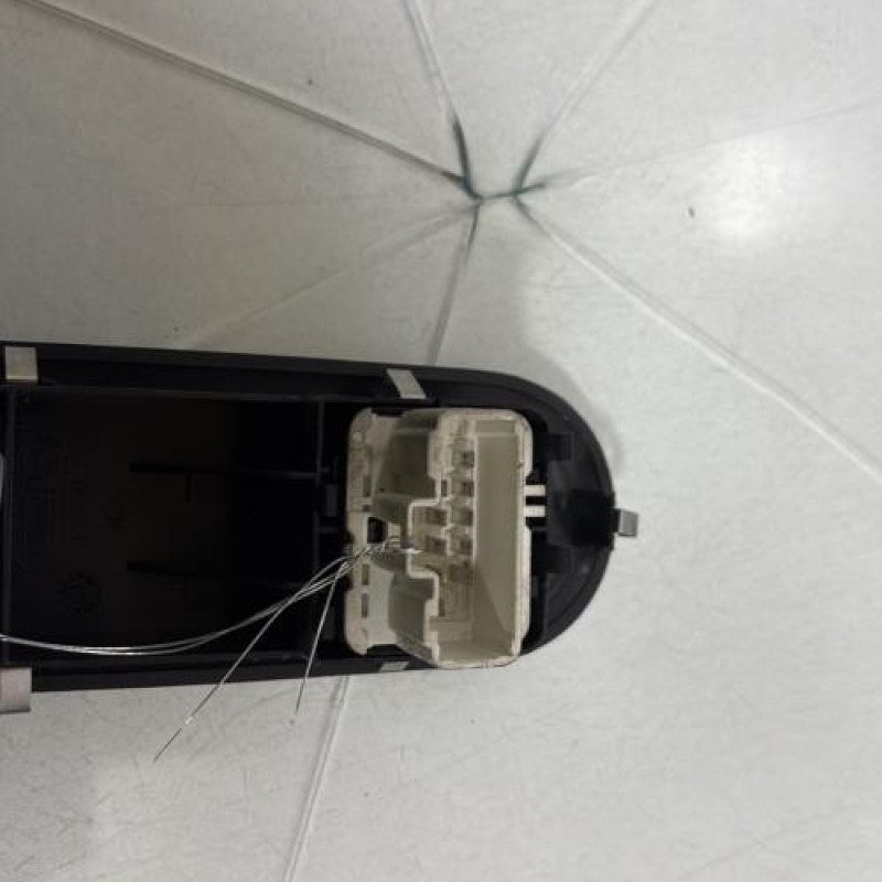 Interrupteur de leve vitre avant gauche RENAULT CLIO 3 Photo n°4