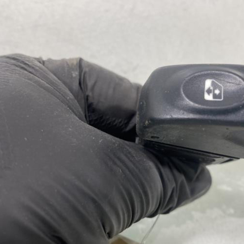 Interrupteur de leve vitre avant droit RENAULT KANGOO 1 Photo n°4