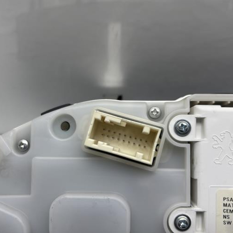 Compteur PEUGEOT 208 1 Photo n°8