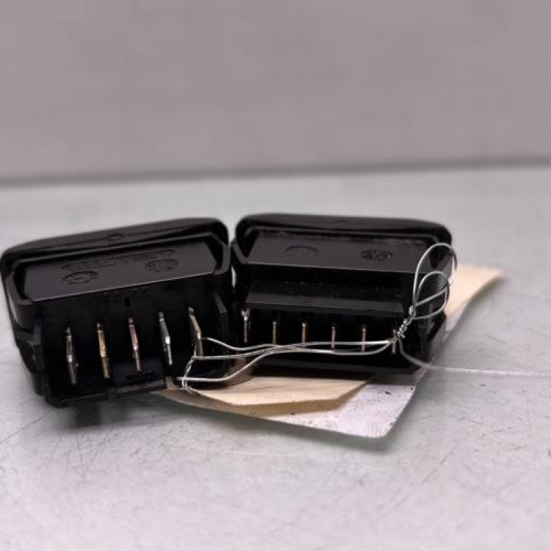 Interrupteur de leve vitre avant gauche RENAULT CLIO 1 Photo n°3