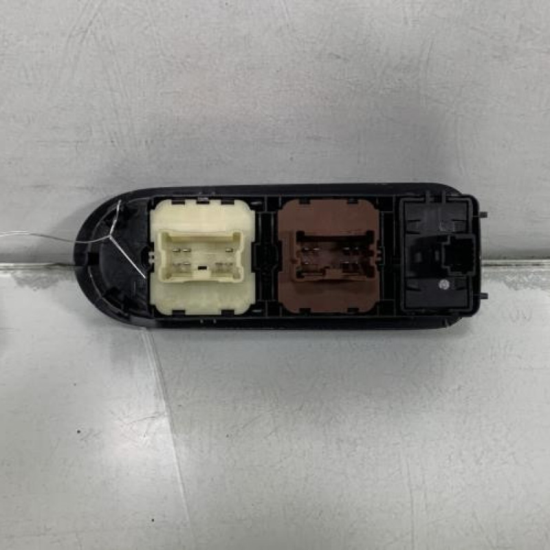 Interrupteur de leve vitre avant gauche DACIA DUSTER 1 Photo n°4