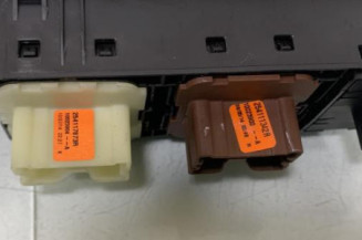 Interrupteur de leve vitre avant gauche DACIA DUSTER 1