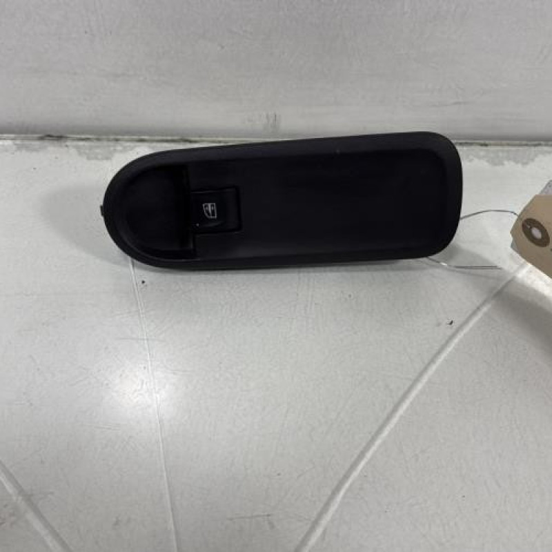 Interrupteur de leve vitre avant droit DACIA DUSTER 1 Photo n°2