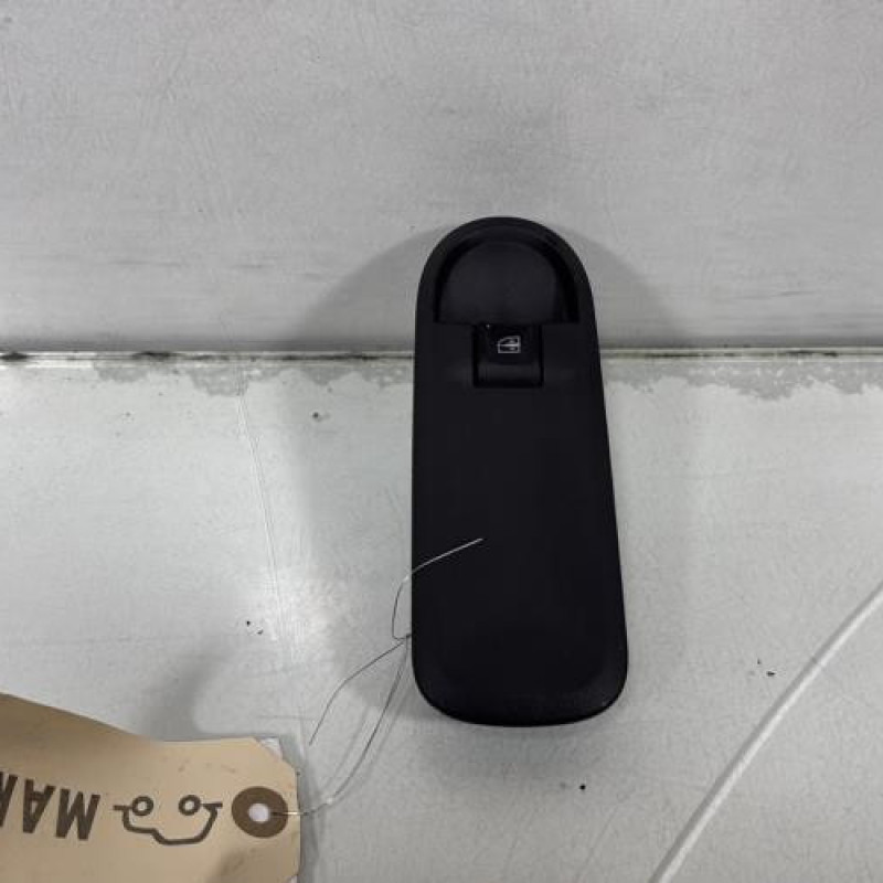 Interrupteur de leve vitre avant droit DACIA DUSTER 1 Photo n°4