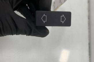 Interrupteur de leve vitre avant gauche PEUGEOT 205 Photo n°1